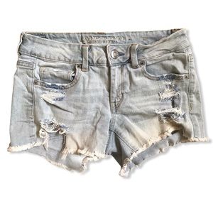 5/$20 SALE ✨ AEO Distressed Midi Stretch Light Wash Denim Jean Short